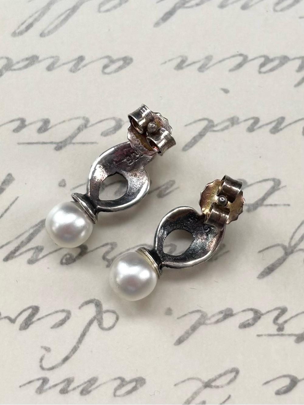 Estate Sterling Silver Pearl Drop Stud Earrings with Marcasite Detail - Picture 4 of 7